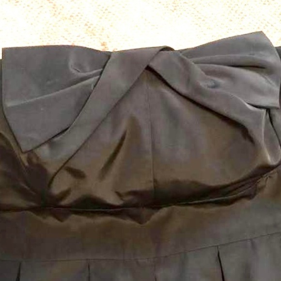A/X Armani Exchange black taffeta strapless dress.
Size 4
C - Picture 5 of 5